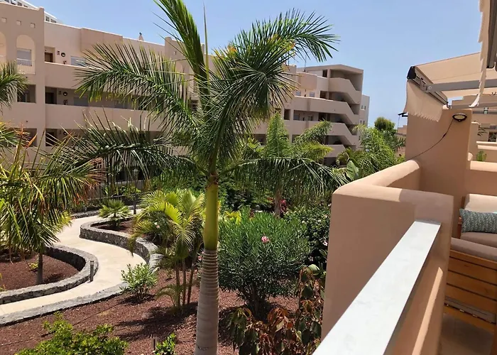 Rated Huge Sunny Terrace Heated Pool Parking Wifi Апартаменти