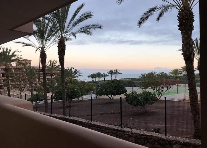 Апартаменти Rated Huge Sunny Terrace Heated Pool Parking Wifi