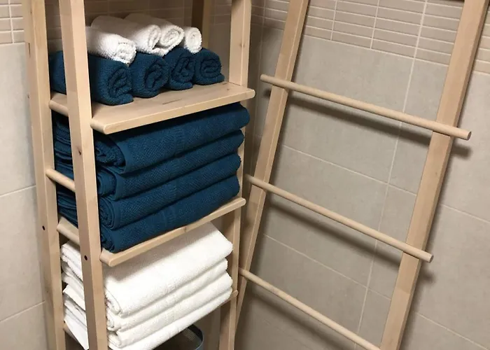 Апартаменти Rated Huge Sunny Terrace Heated Pool Parking Wifi